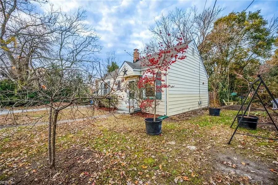 911 Holly Avenue, Chesapeake, VA 23324 - #3