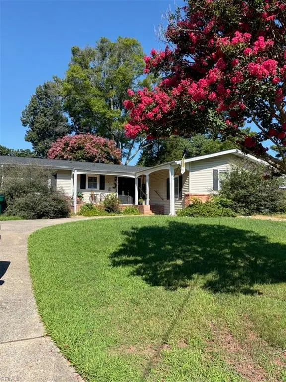105 Glade Road, Newport News, VA 23606