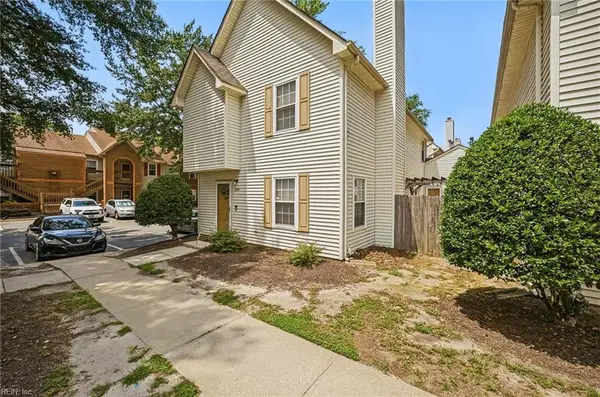 832 Gas Light Lane, Virginia Beach, VA 23462