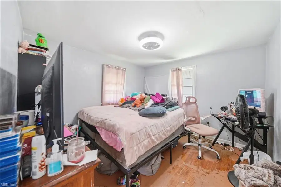 210 S Division Street, Suffolk, VA 23434 - #3