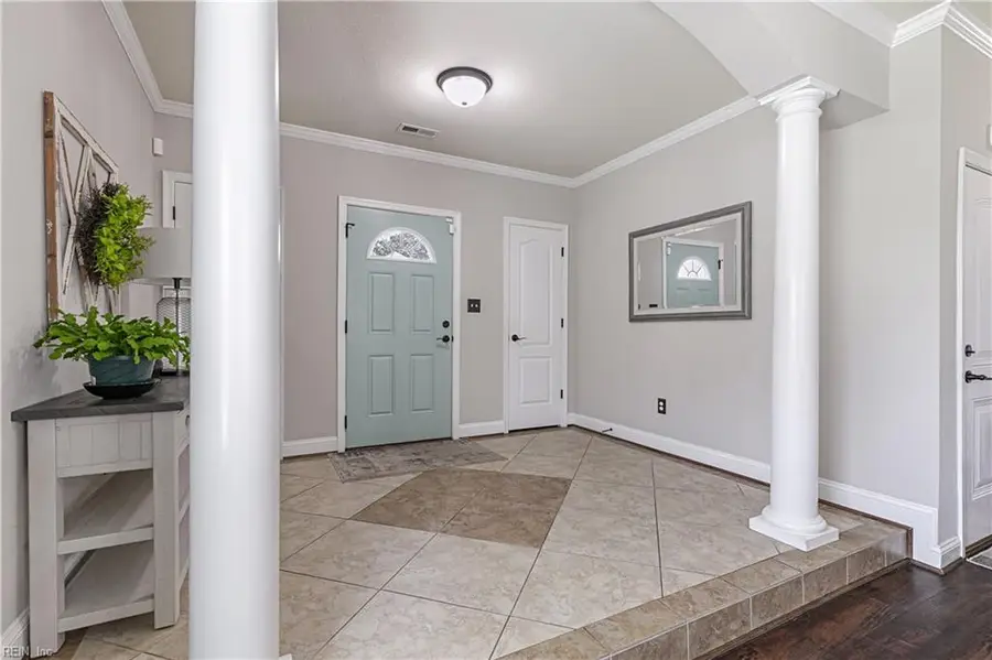 7530 Villa Court, Gloucester Point, VA 23062 - #3