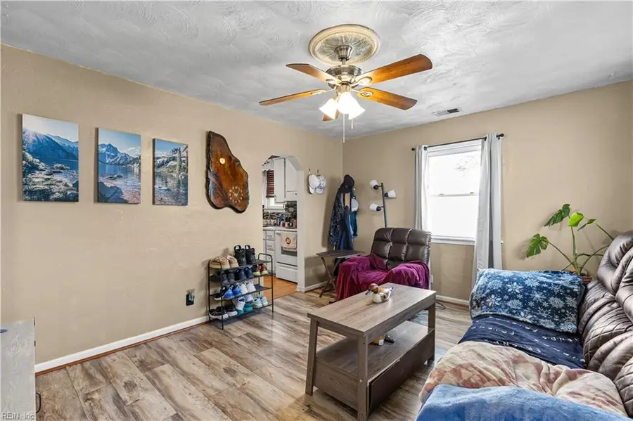 215 Castlewood Road, Portsmouth, VA 23702 - #2