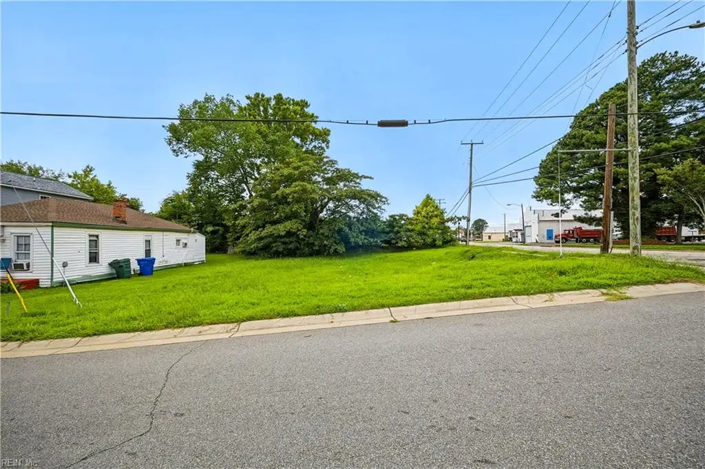 833 E Washington Street, Suffolk, VA 23434 - #1