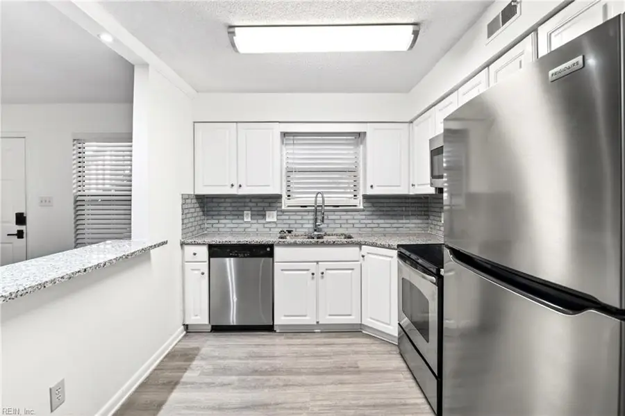 149 Windsor Castle Drive #E, Newport News, VA 23608 - #3
