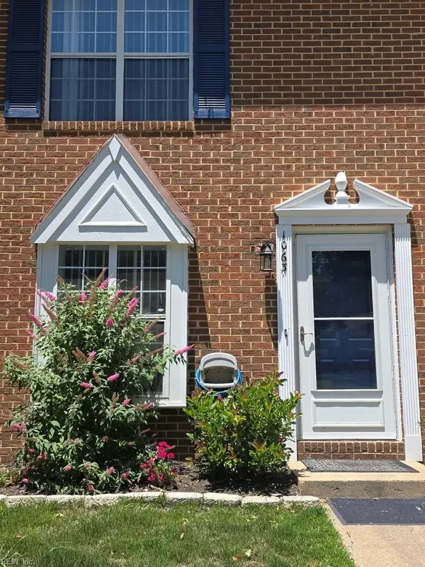 1063 Still Harbor Circle, Chesapeake, VA 23320