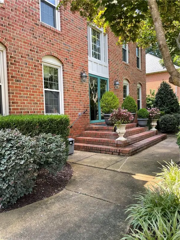816 Forest Lakes Circle, Chesapeake, VA 23322