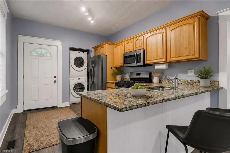 711 W 27th Street, Norfolk, VA 23508 - #3