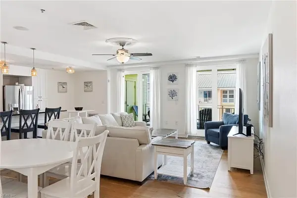 3738 Sandpiper Road #437B, Virginia Beach, VA 23456