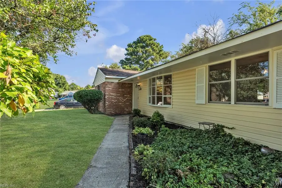 1209 Sir Galahad Drive, Chesapeake, VA 23324 - #3