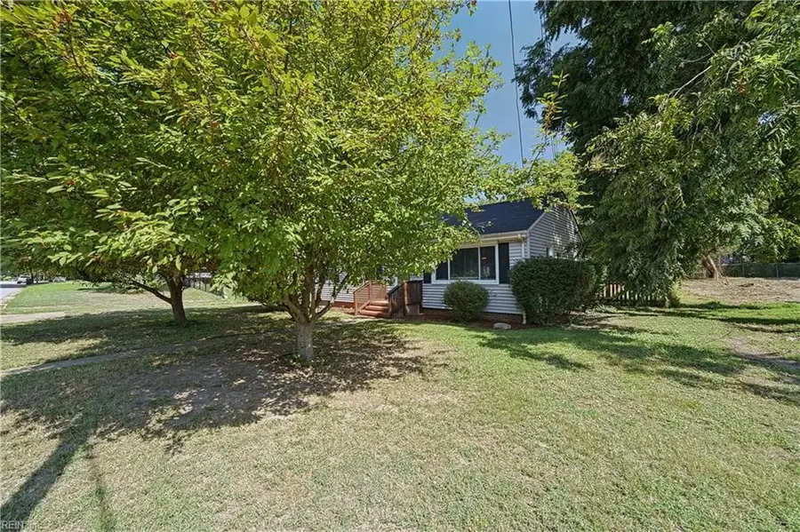 32 Claremont Avenue, Hampton, VA 23661 - #3