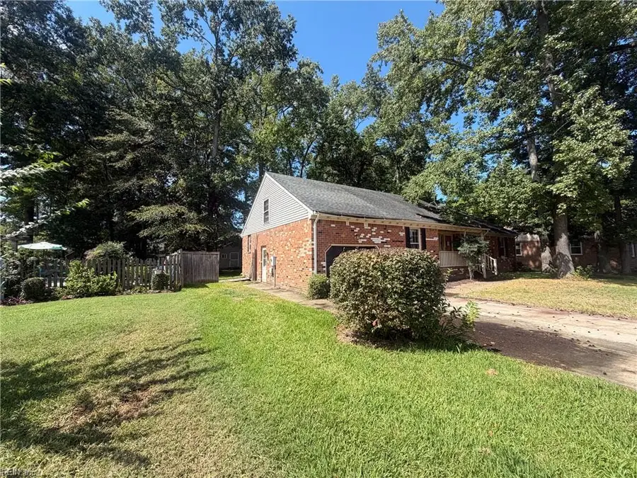 620 Emerald Court, Chesapeake, VA 23320 - #2