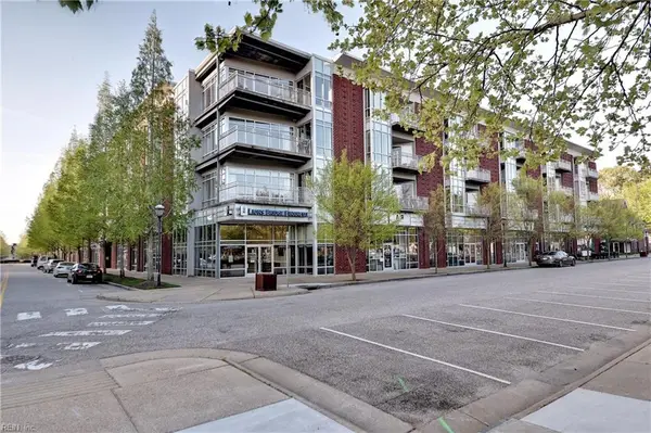 2209 William Styron Square S #2209, Newport News, VA 23606