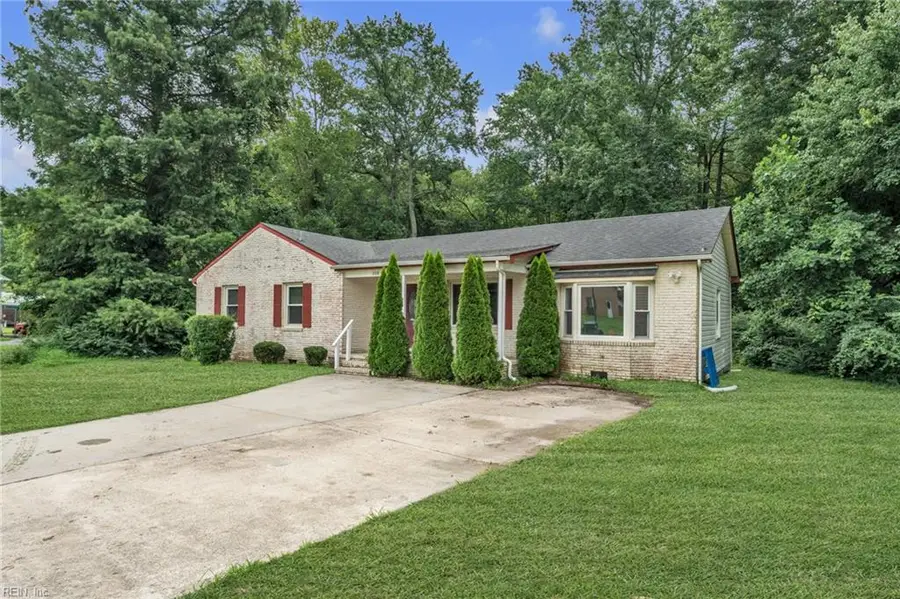 208 Locust Street, Suffolk, VA 23434 - #2