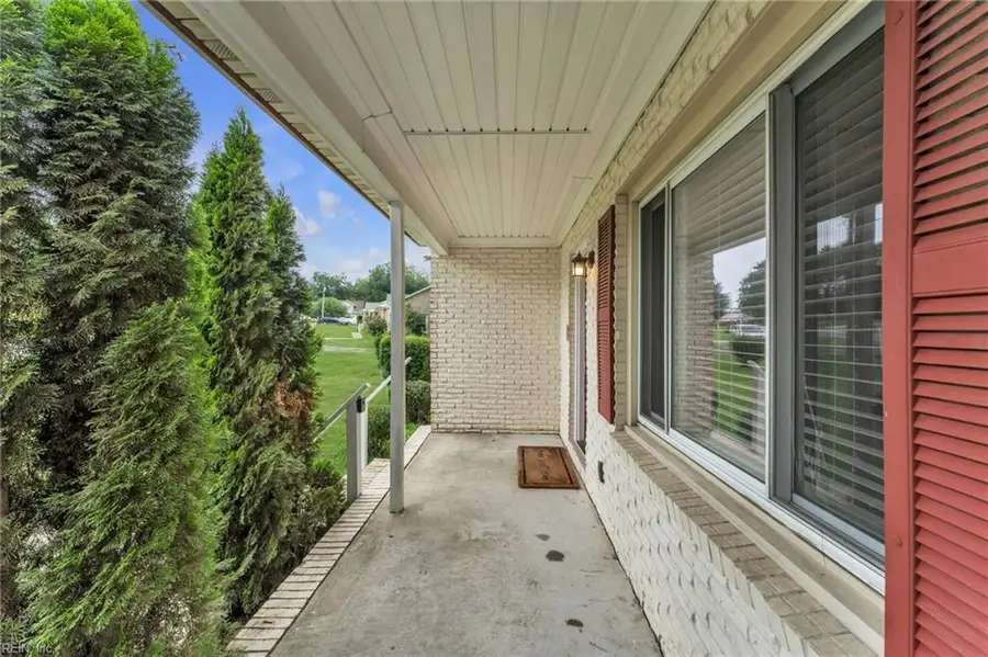 208 Locust Street, Suffolk, VA 23434 - #3