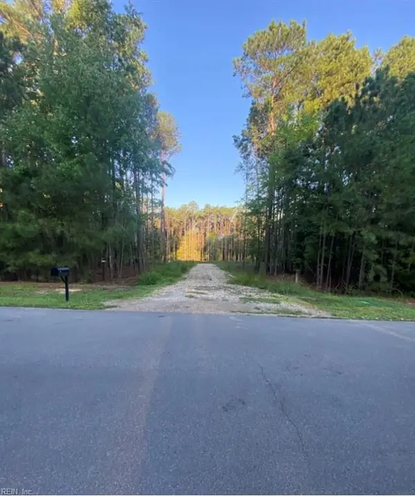 438 Lawnes Neck Drive, Smithfield, VA 23430