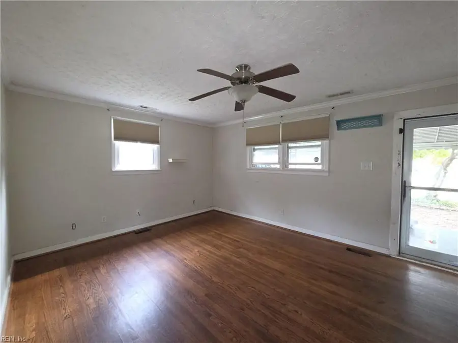5914 Potomac Avenue, Hampton, VA 23605 - #3