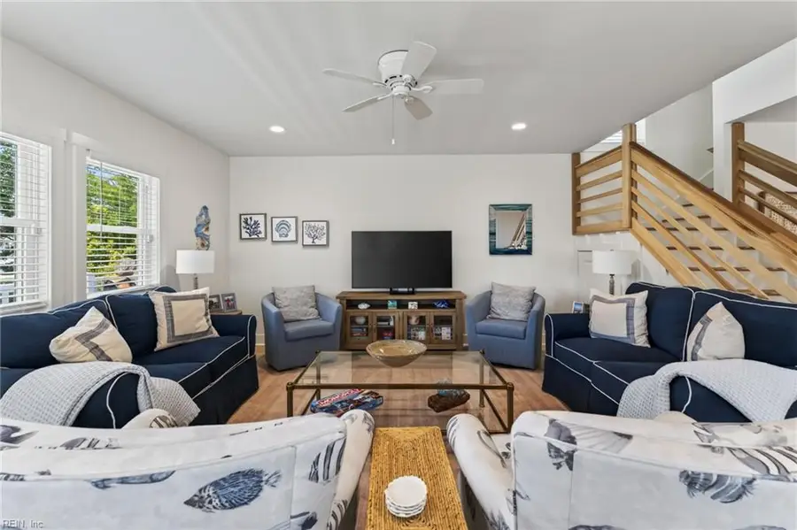 408 Hobart Avenue, Virginia Beach, VA 23451 - #3