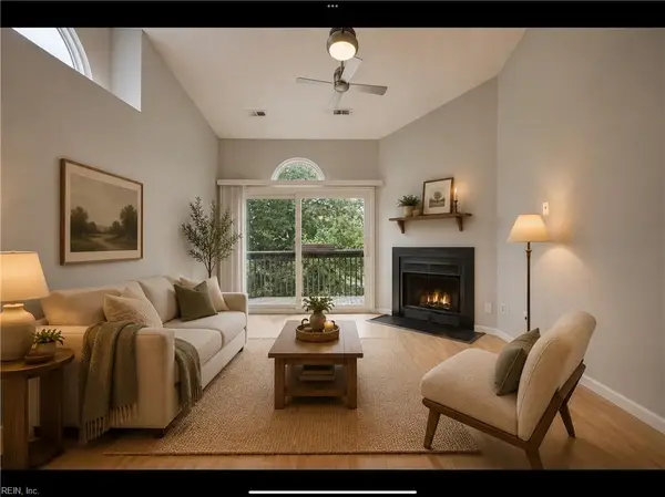 449 E Lake Circle, Chesapeake, VA 23322