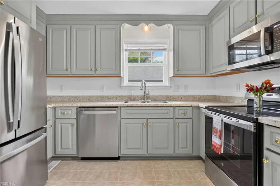 815 W Queen Street, Hampton, VA 23669 - #3