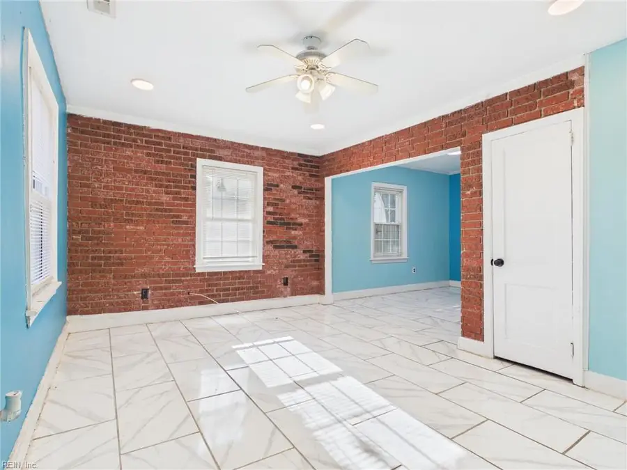8 Clover Street, Hampton, VA 23669 - #2