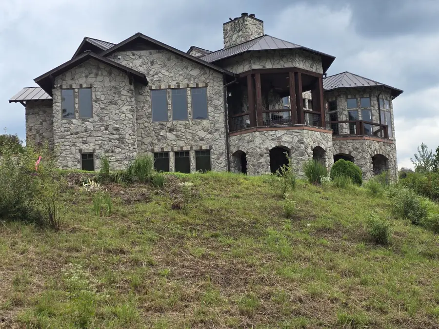 144 Seven Ridges Rd, Hot Springs, VA 24445 - #2