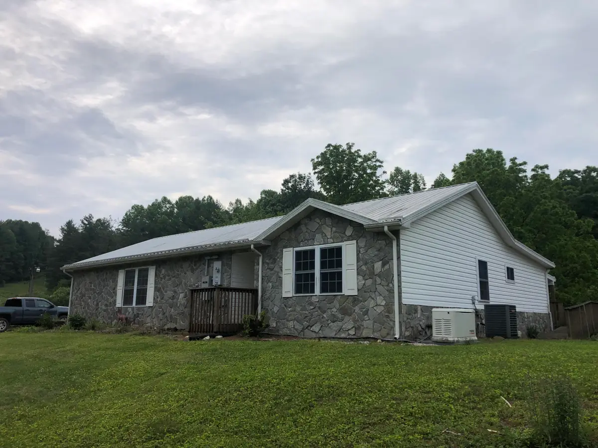 629 Paradise Ln Se, Floyd, VA 24091 - #1
