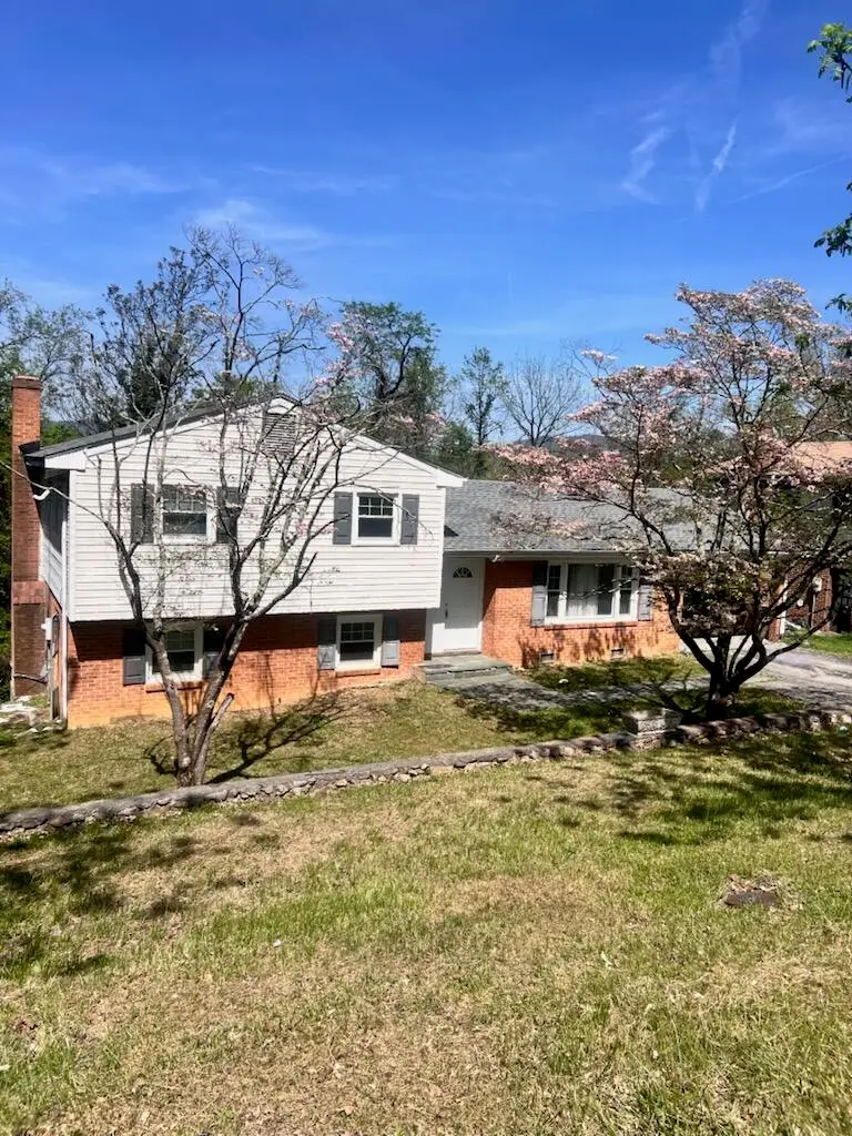 2521 Lakeview Dr Nw, Roanoke, VA 24017 - #1