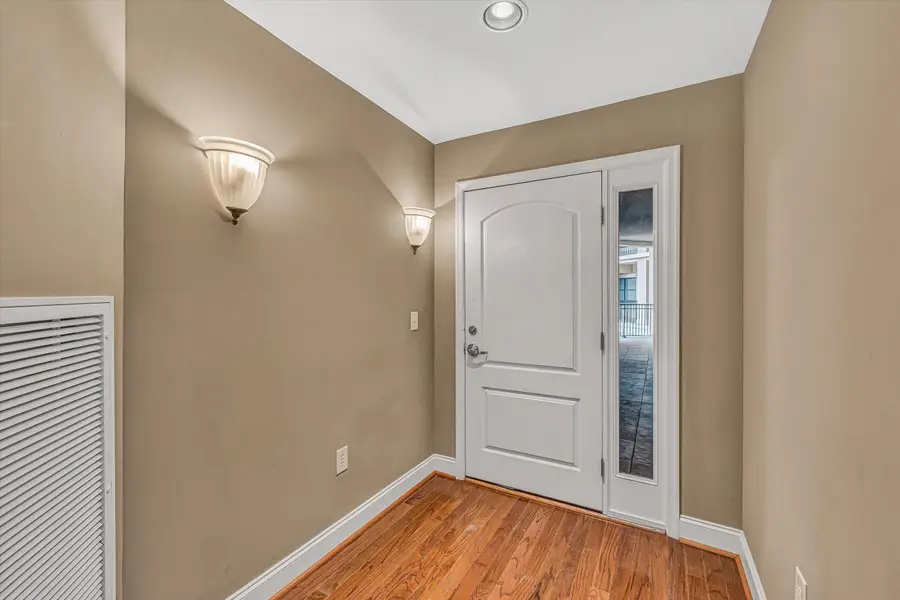 100 Bridgewater Pointe Pl #201, Moneta, VA 24121 - #3