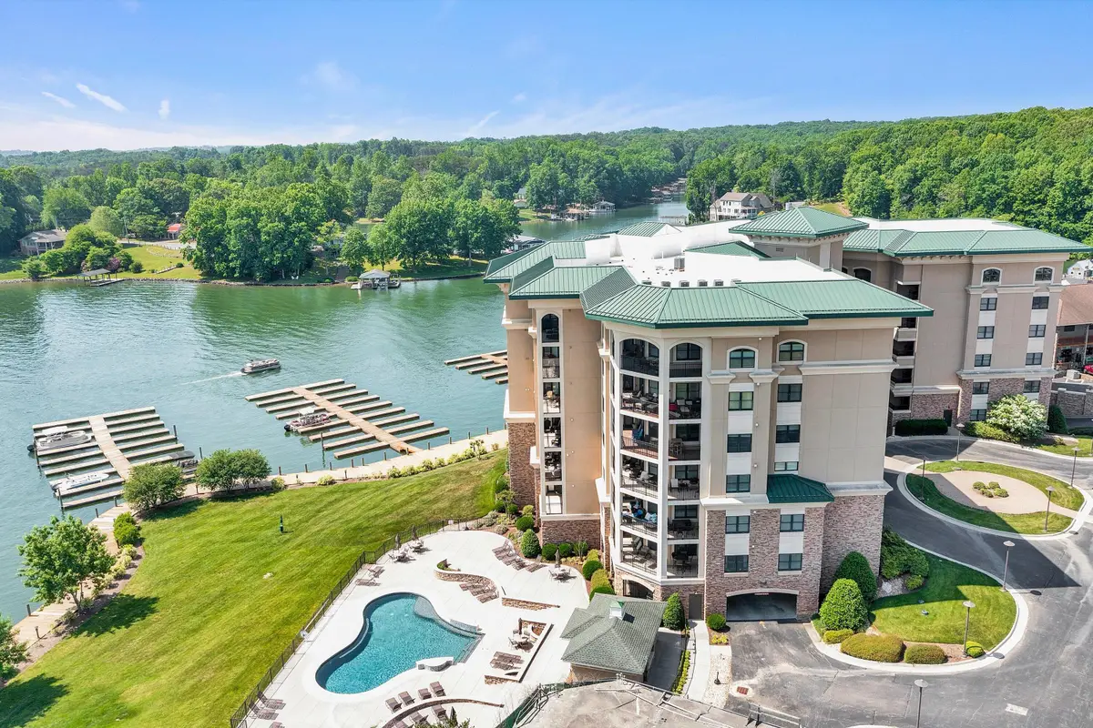 100 Bridgewater Pointe Pl #401, Moneta, VA 24121 - #1