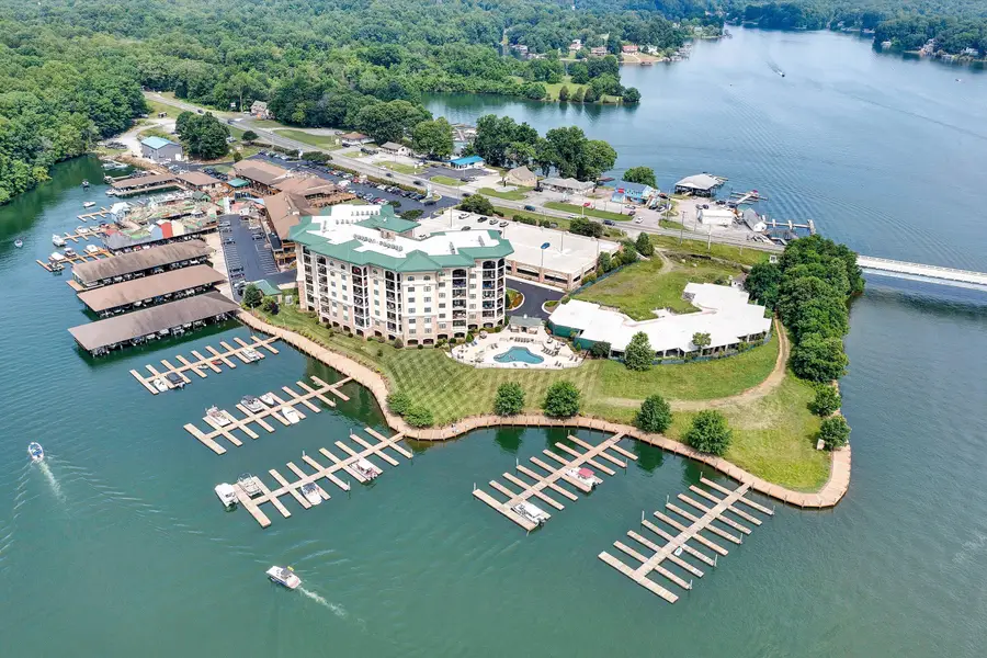 100 Bridgewater Pointe Pl #401, Moneta, VA 24121 - #3