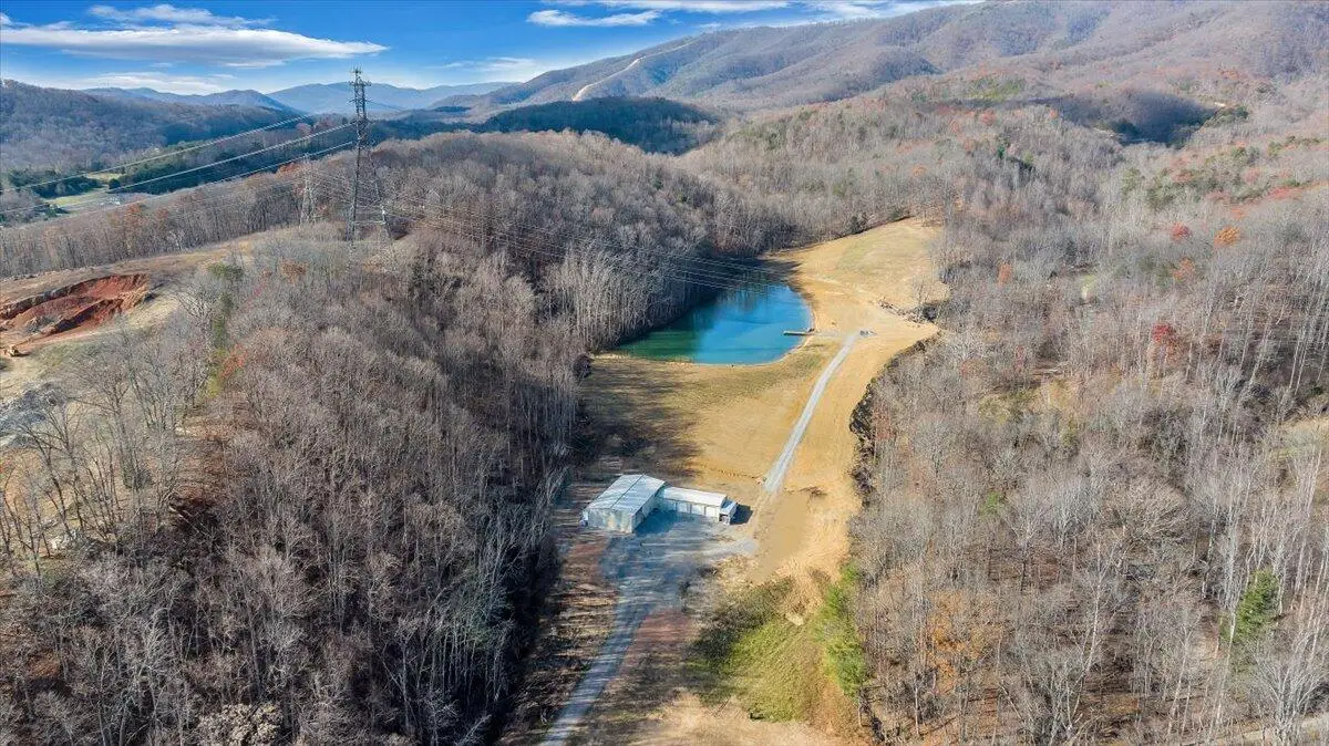 5841 Twine Hollow Rd, Salem, VA 24153 - #1