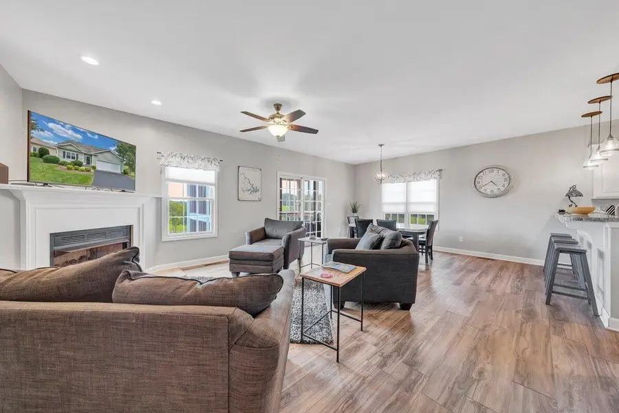 1222 8th Fairway Ln, Huddleston, VA 24104 - #3