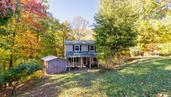 200 Cascade Dr, Vinton, VA 24179