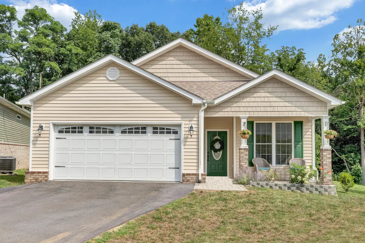 1290 Trafalgar Dr, Hollins, VA 24019 - #1