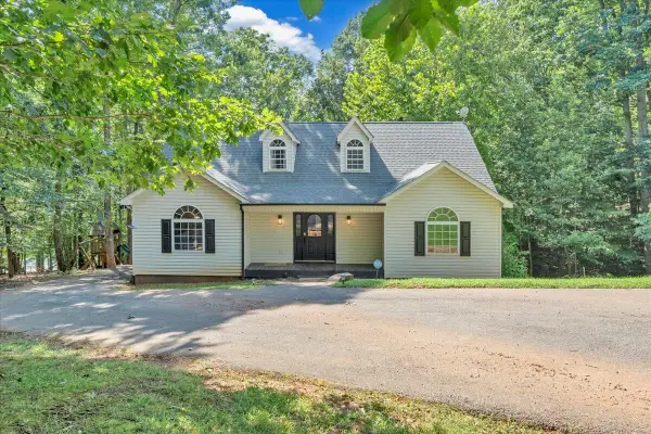 709 Forest Lawn Dr, Moneta, VA 24121