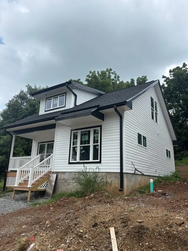 215 Harrison Ave Nw, Roanoke, VA 24016 - #1