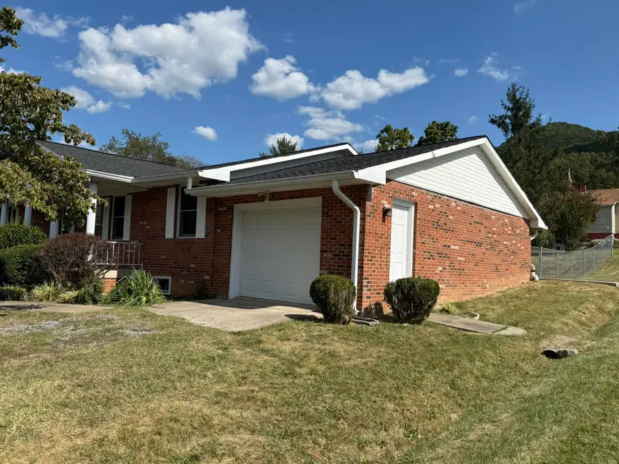 1019 Staunton St, Selma, VA 24474 - #3