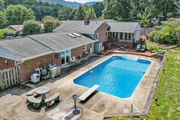 5419 Warwood Dr, Roanoke, VA 24018