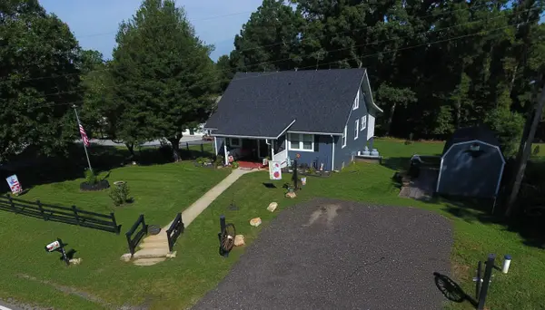 3881 Smith Mountain Lake Pkwy, Huddleston, VA 24104