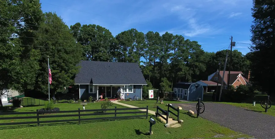 3881 Smith Mountain Lake Pkwy, Huddleston, VA 24104 - #3