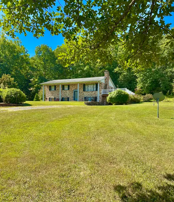 4801 Nicelytown Rd, Clifton Forge, VA 24422