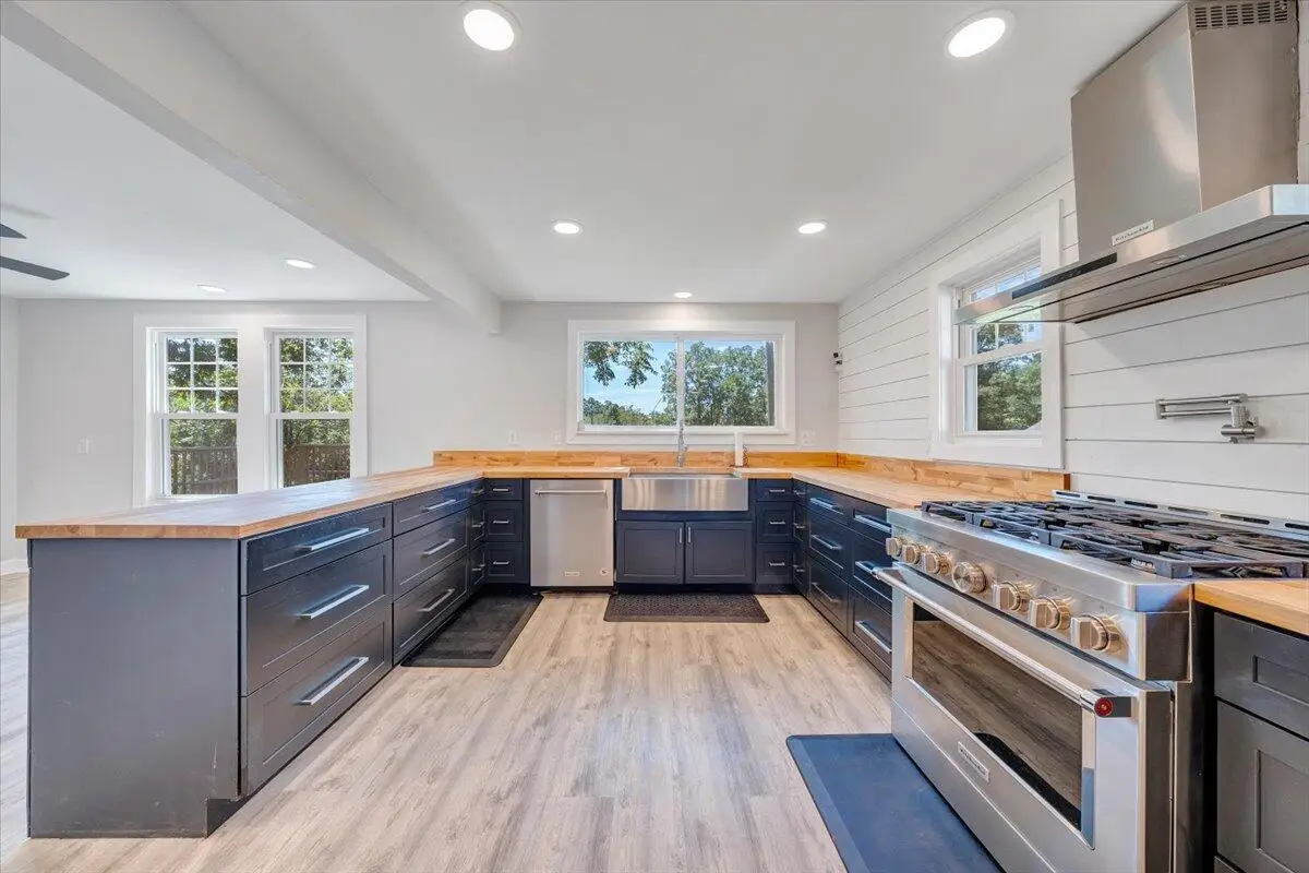 1038 Valencia Dr, Huddleston, VA 24104 - #1