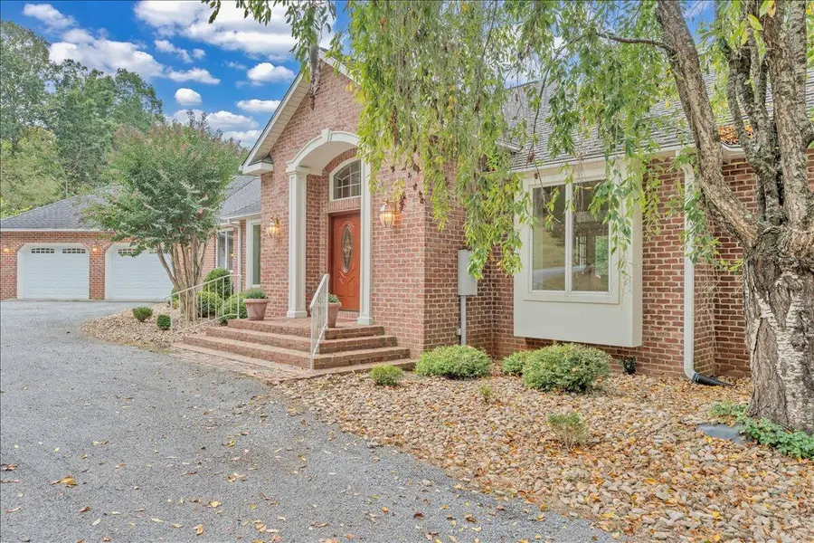 2854 Hickory Cove Ln, Moneta, VA 24121 - #2