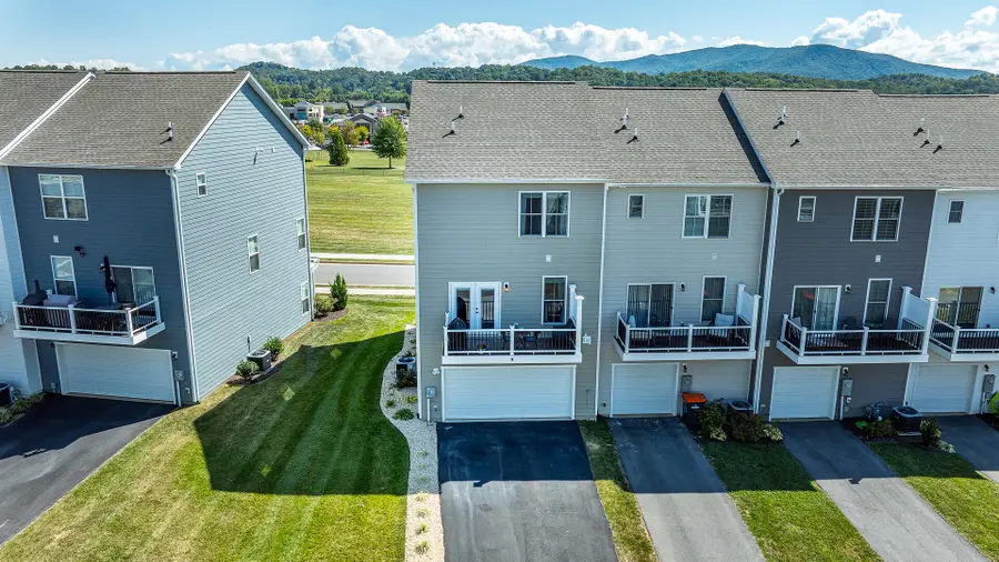 127 Broad St, Daleville, VA 24083 - #2