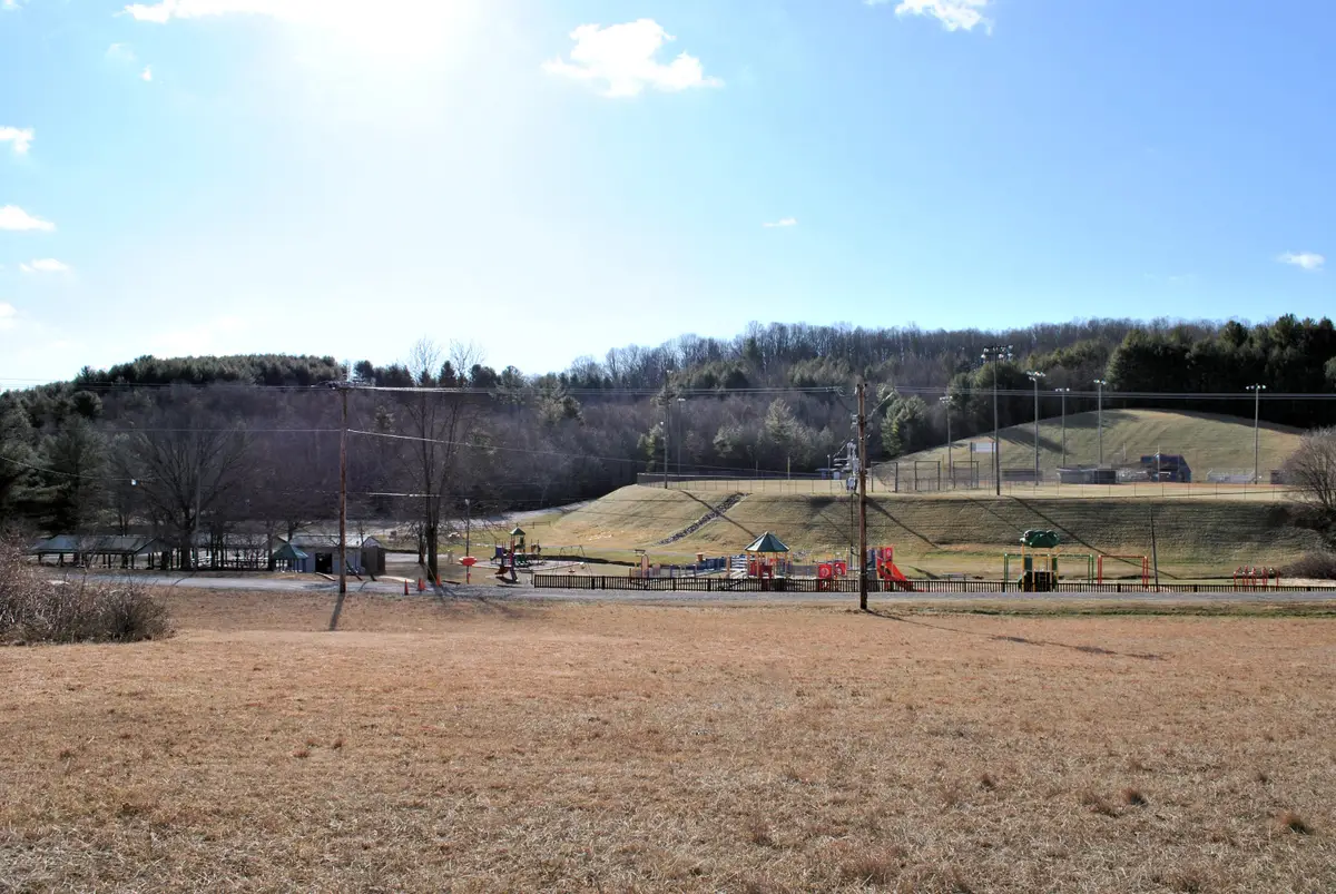 218 Ballpark Dr, Hillsville, VA 24343 - #1