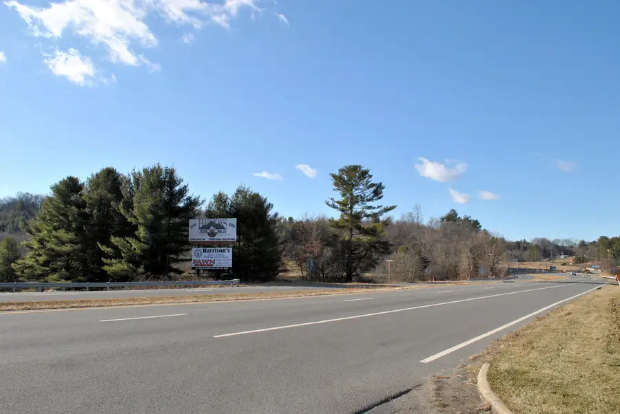 218 Ballpark Dr, Hillsville, VA 24343 - #3