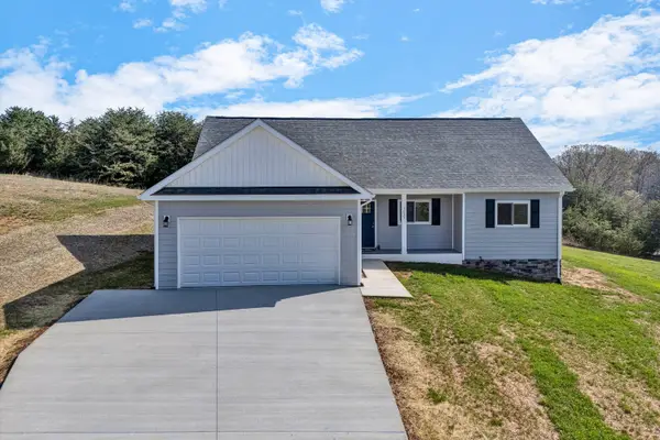 1037 Park Mountain Ter, Huddleston, VA 24104