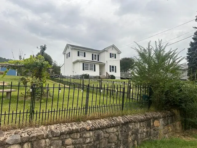 36 Boyd St, Buchanan, VA 24066 - #2