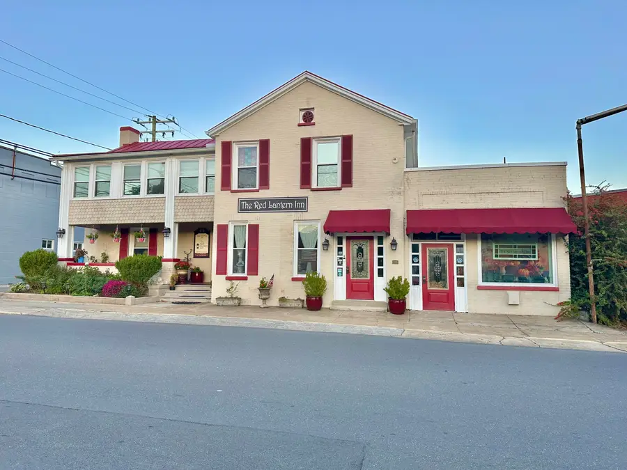 314 Jefferson Ave, Clifton Forge, VA 24422 - #3