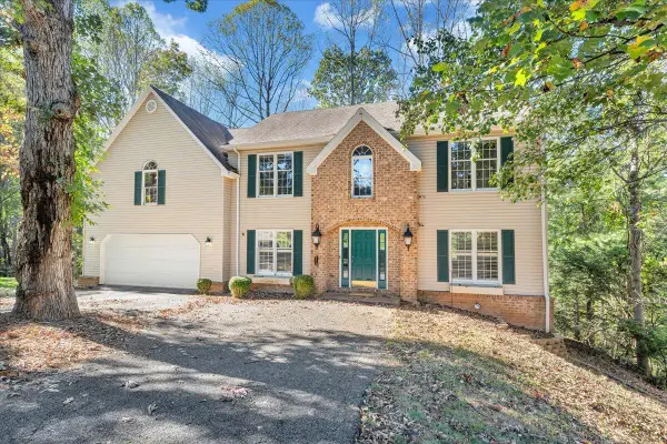 5539 Highfields Rd, Roanoke, VA 24018